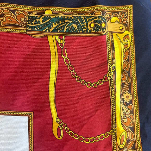 Gucci 1980โs saddle silk scarf in Navy/Red/white *vintage ๐ - Picture 8 of 9